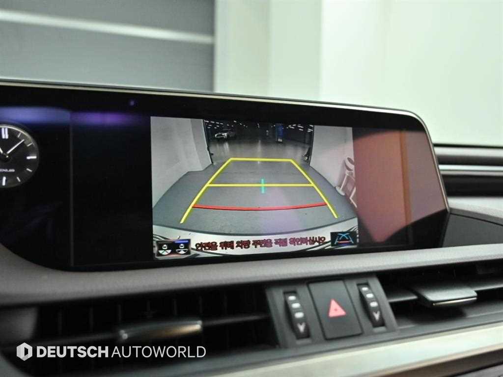 Lexus ES — photo 15