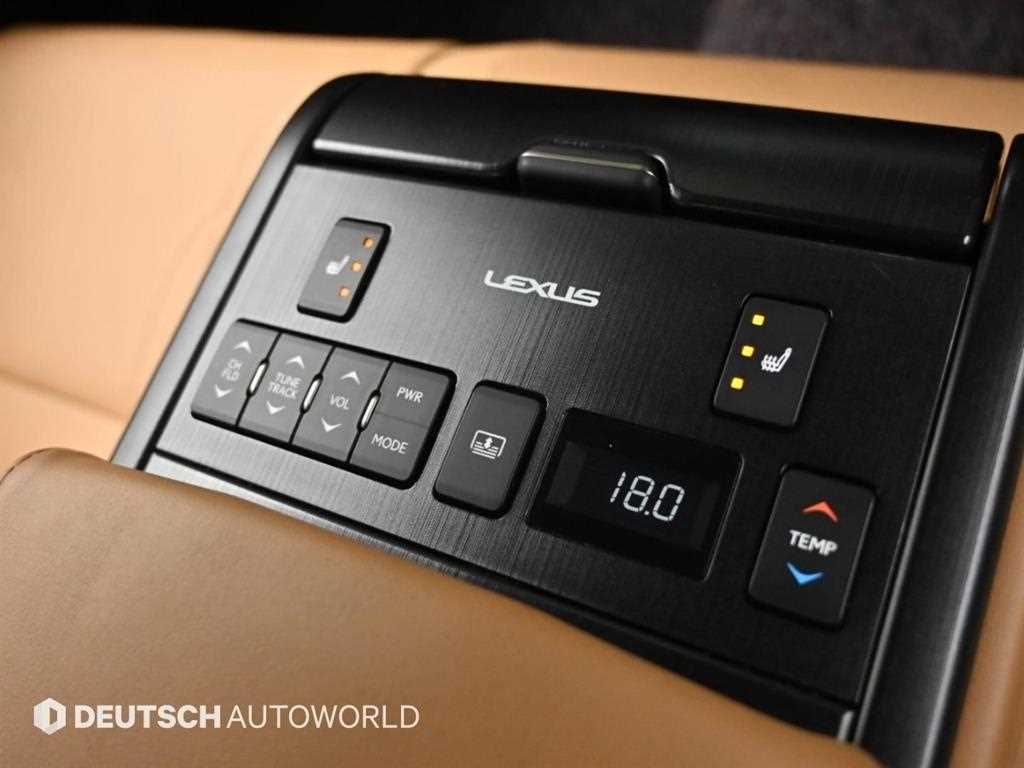 Lexus ES — photo 16