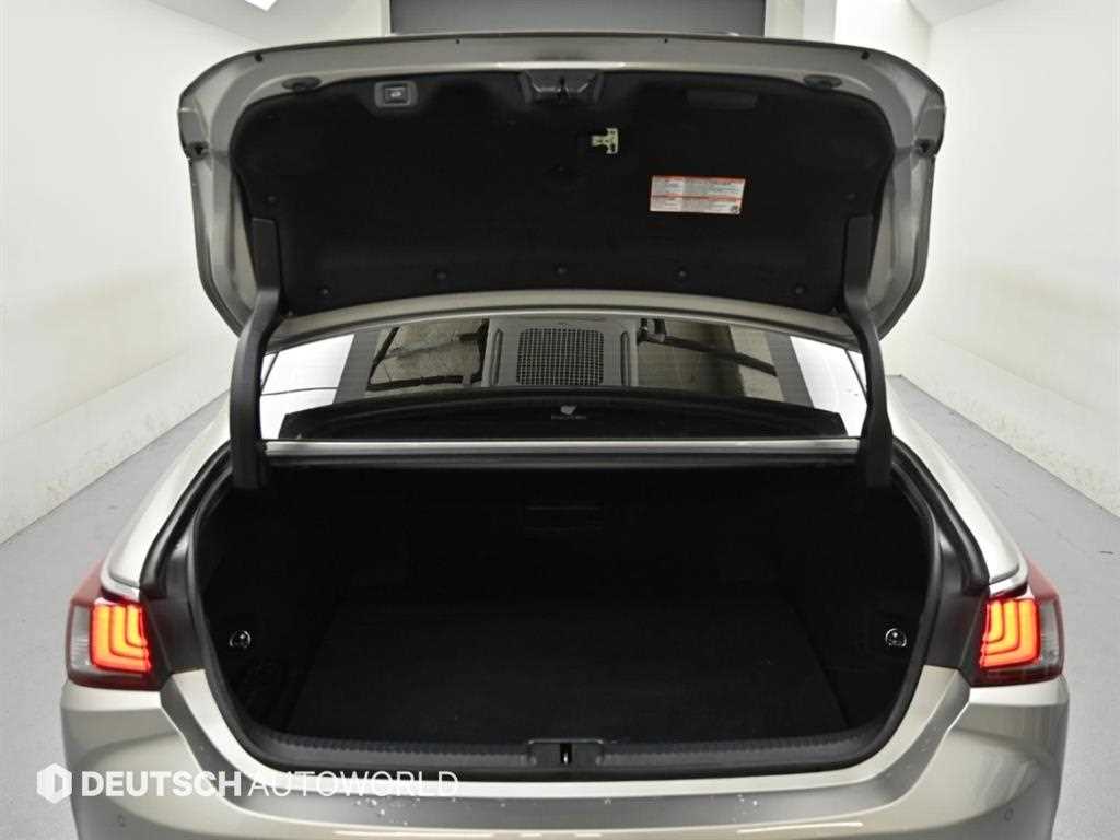 Lexus ES — photo 19