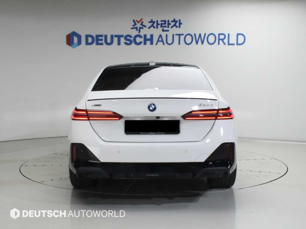 BMW 5-Series — photo 04