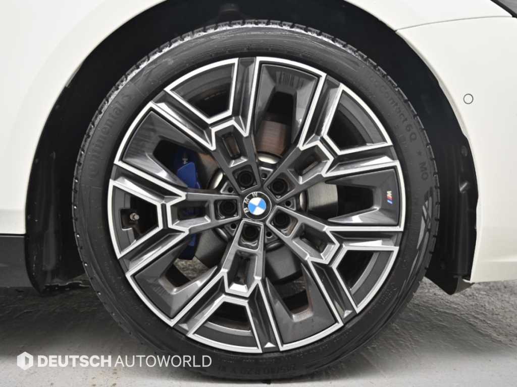 BMW 5-Series — photo 05