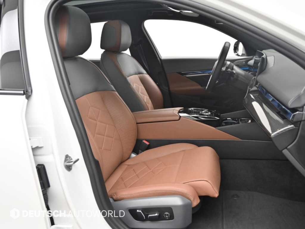 BMW 5-Series — photo 10