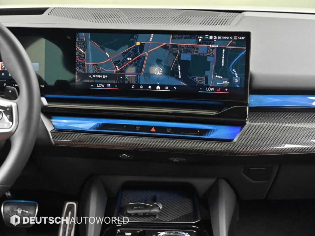 BMW 5-Series — photo 14
