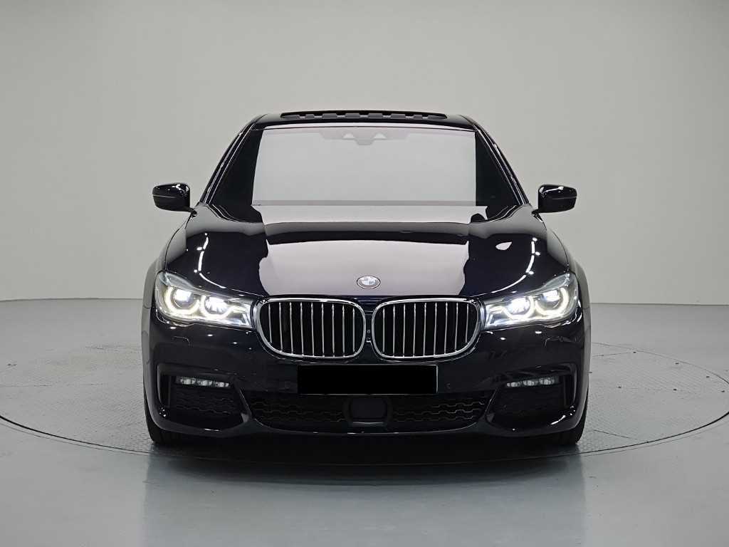 BMW 7-Series — photo 02