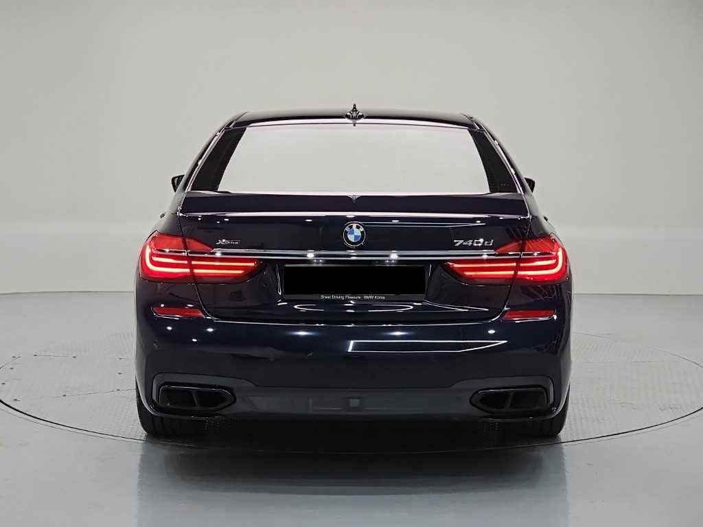 BMW 7-Series — photo 03