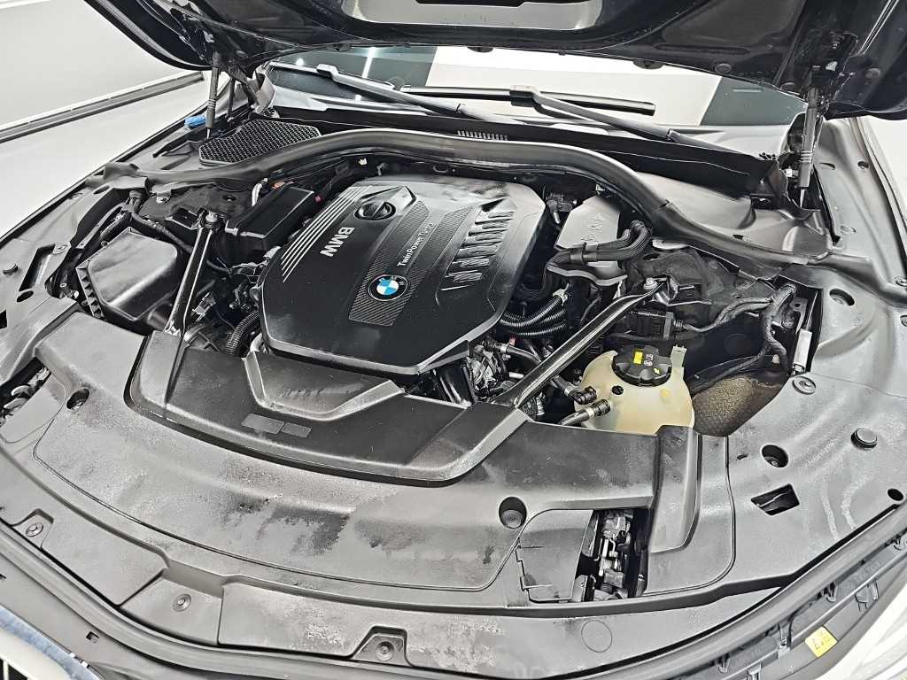 BMW 7-Series — photo 05