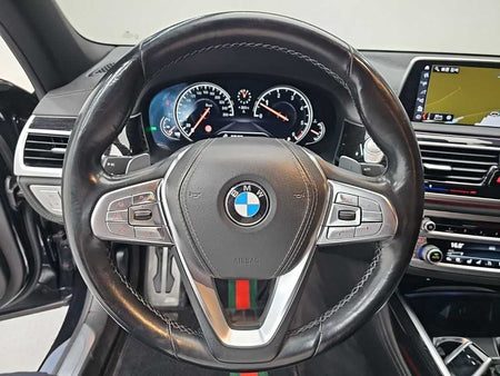 BMW 7-Series — photo 09
