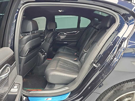 BMW 7-Series — photo 12