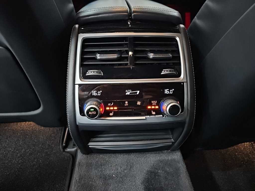 BMW 7-Series — photo 13