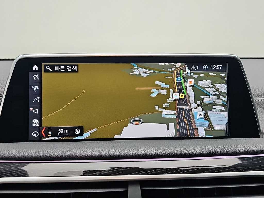 BMW 7-Series — photo 16