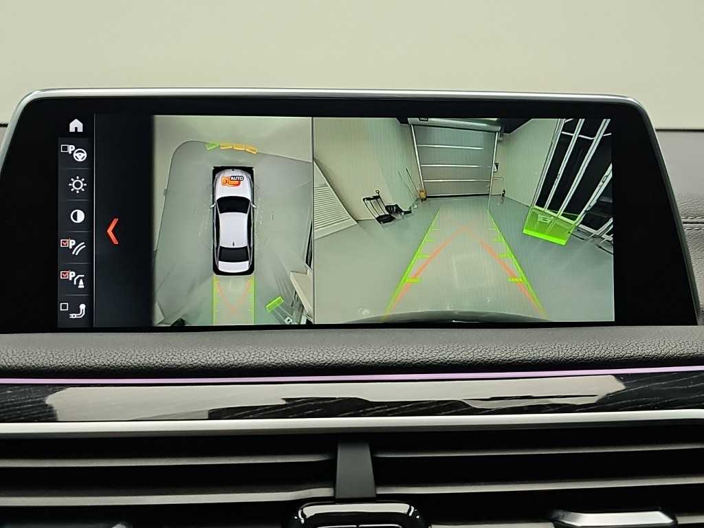 BMW 7-Series — photo 17