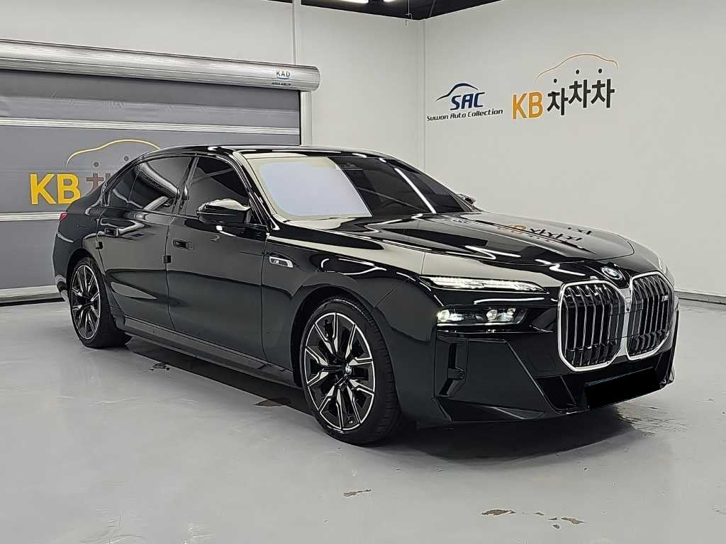 BMW i7 — photo 04