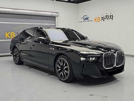 BMW i7 — photo 04