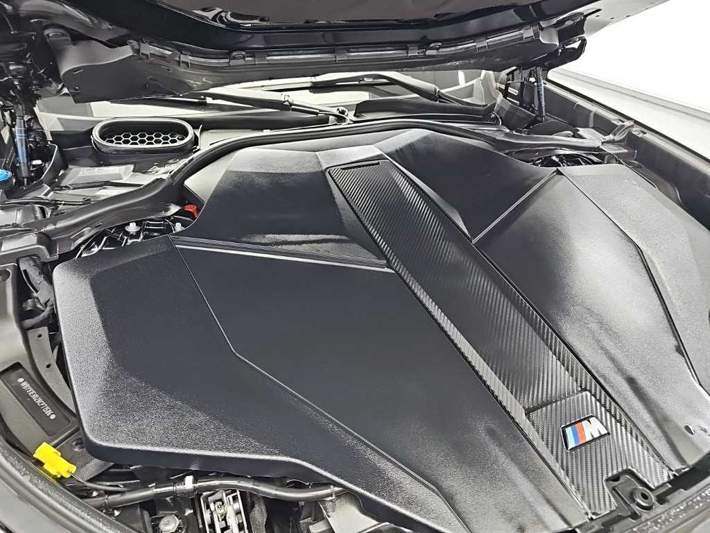 BMW i7 — photo 05