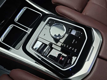 BMW i7 — photo 08