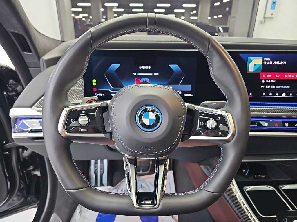 BMW i7 — photo 09