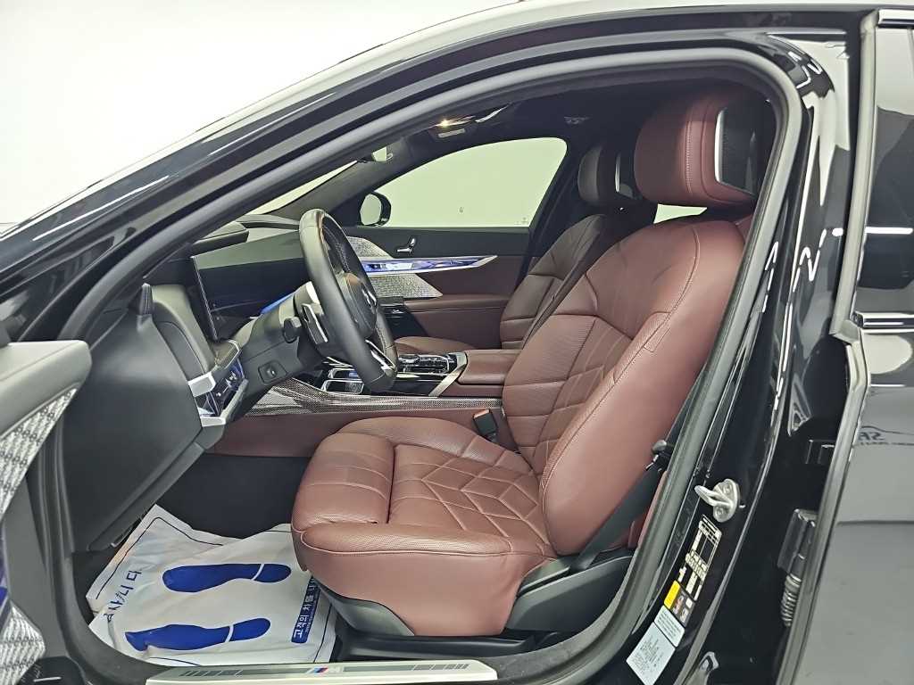 BMW i7 — photo 11