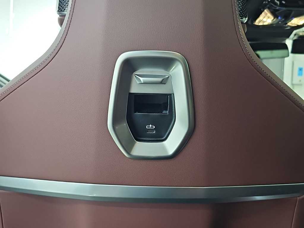 BMW i7 — photo 14