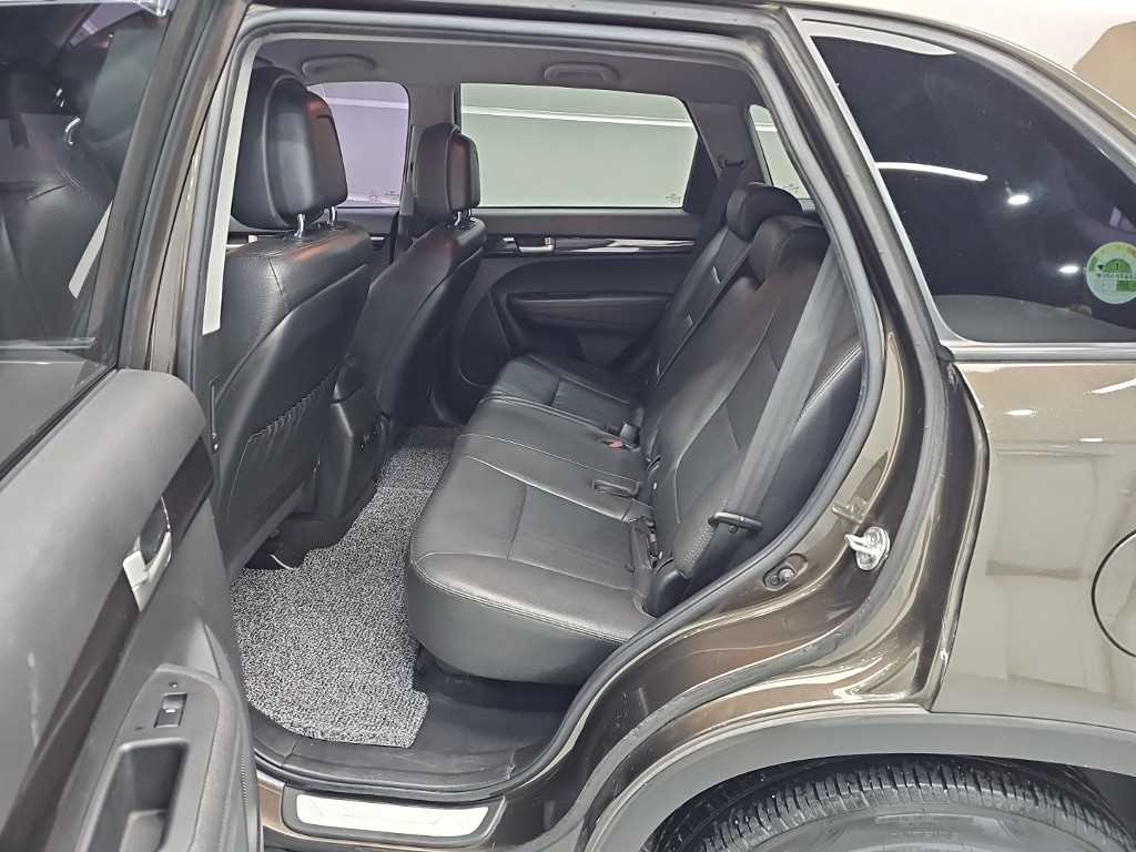 Kia Sorento — photo 12