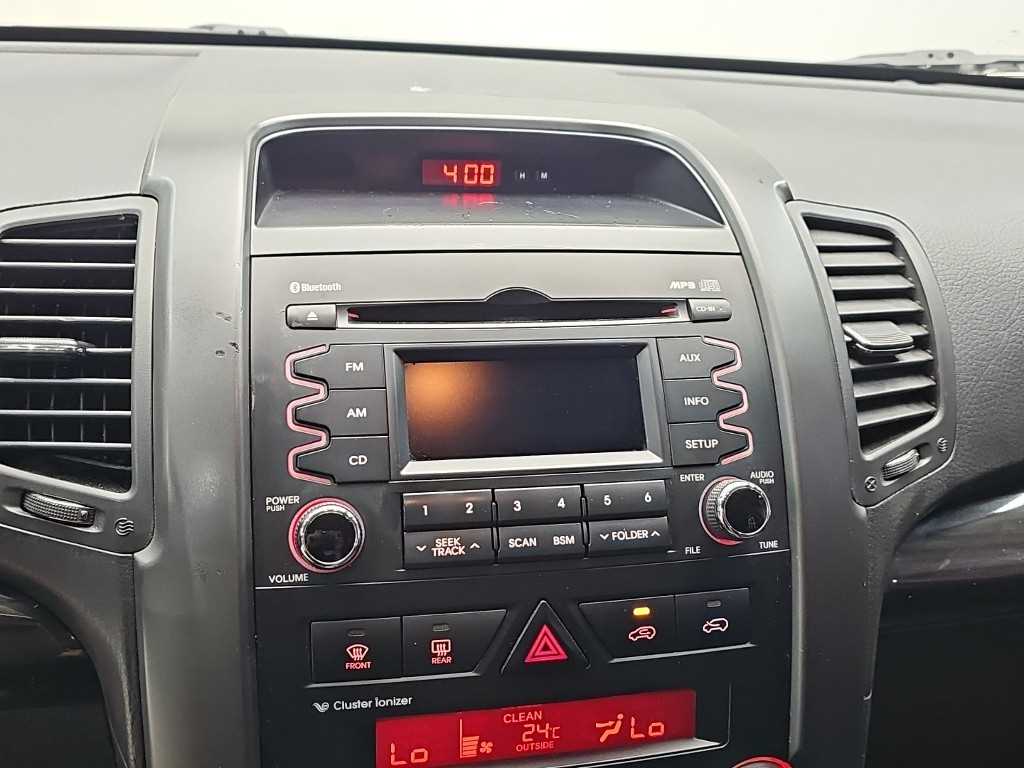 Kia Sorento — photo 14
