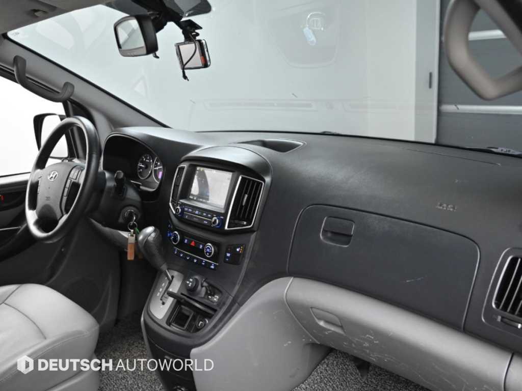 Hyundai Starex — photo 07