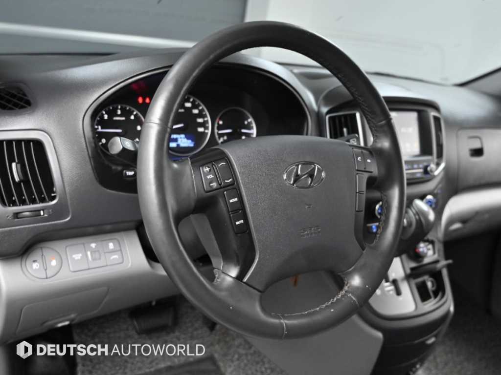 Hyundai Starex — photo 13