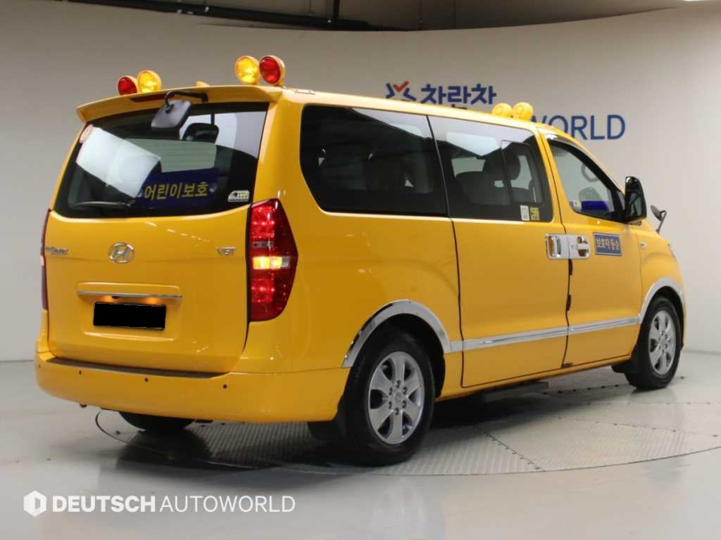Hyundai Starex — photo 02