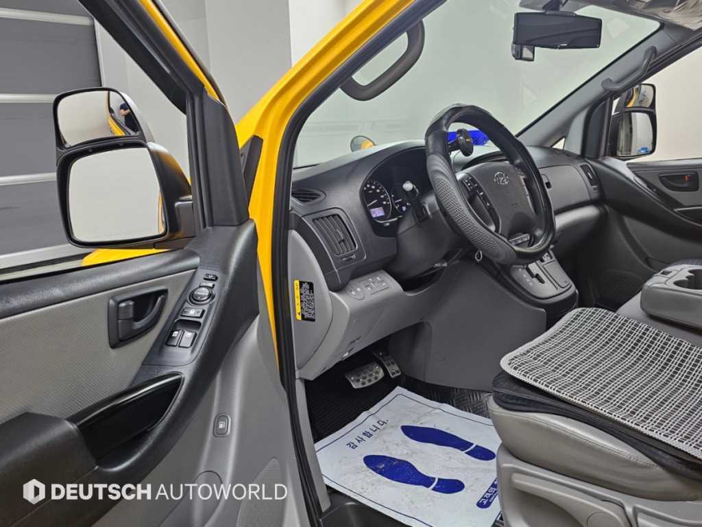 Hyundai Starex — photo 11