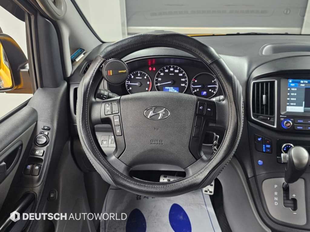 Hyundai Starex — photo 13