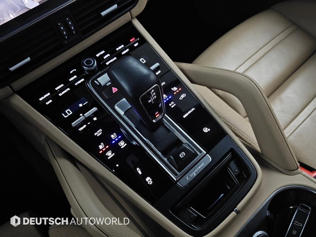 Porsche Cayenne — photo 09