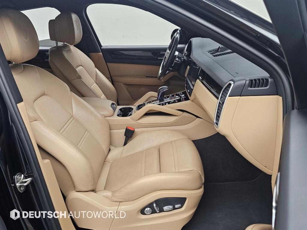 Porsche Cayenne — photo 10
