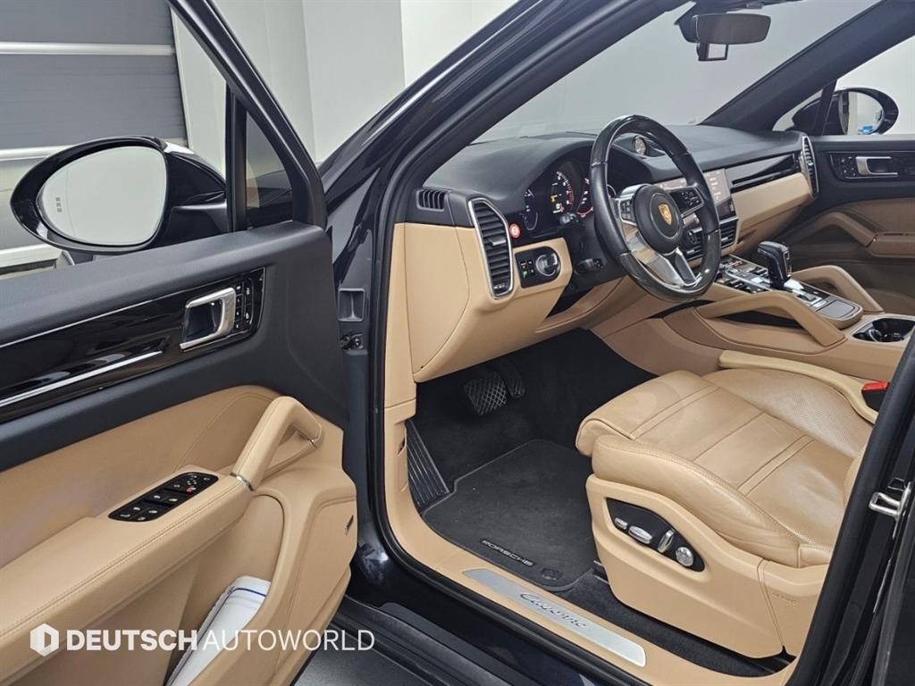 Porsche Cayenne — photo 11