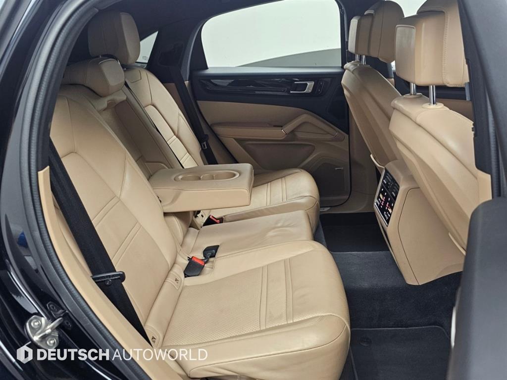 Porsche Cayenne — photo 12