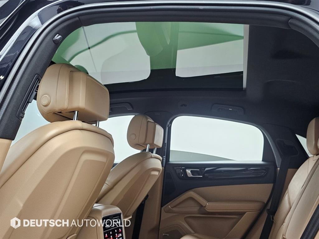 Porsche Cayenne — photo 18