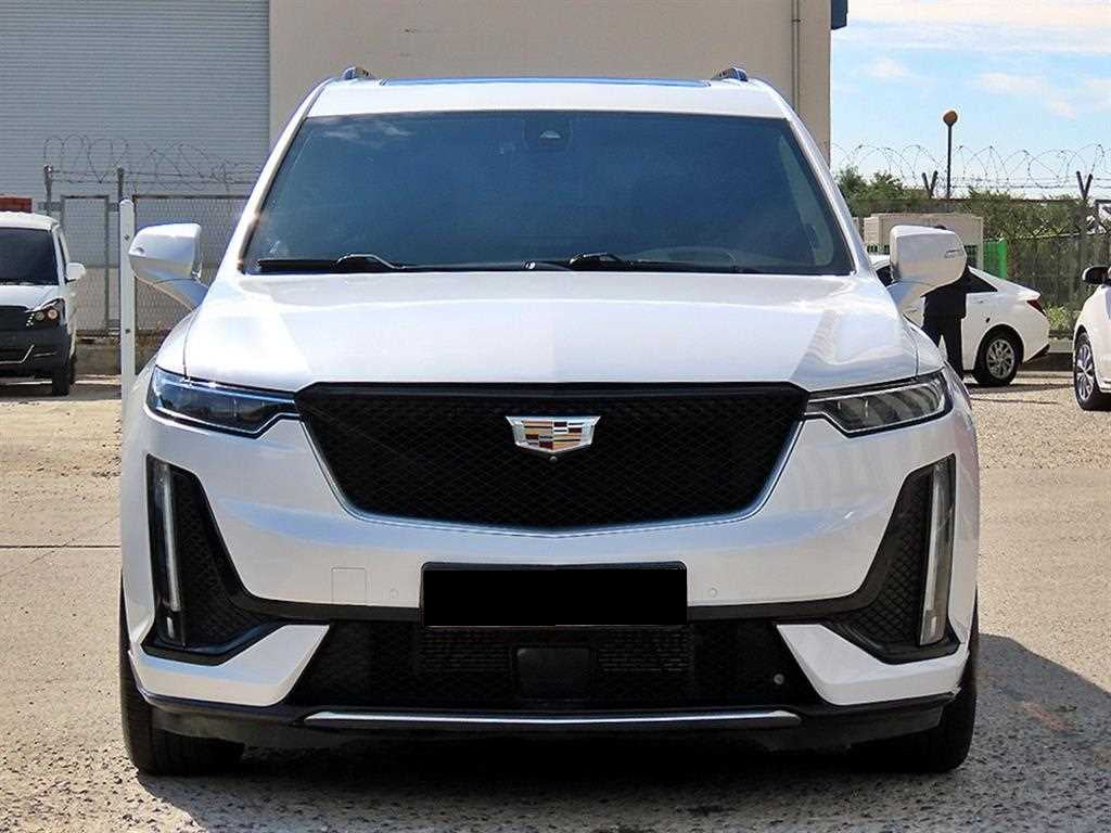 Cadillac XT6 — photo 01