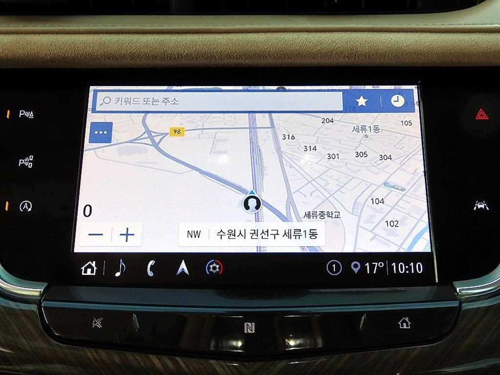 Cadillac XT6 — photo 13