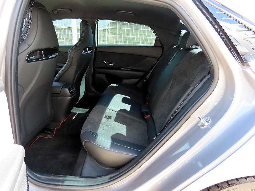 Hyundai Avante — photo 06