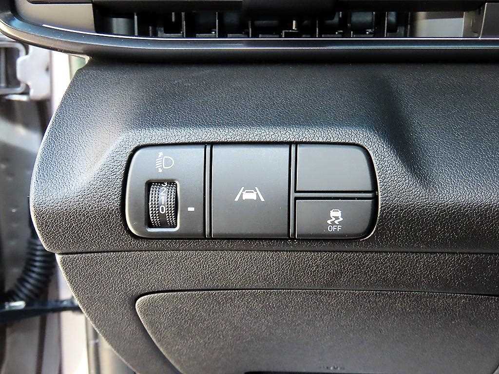 Hyundai Avante — photo 12