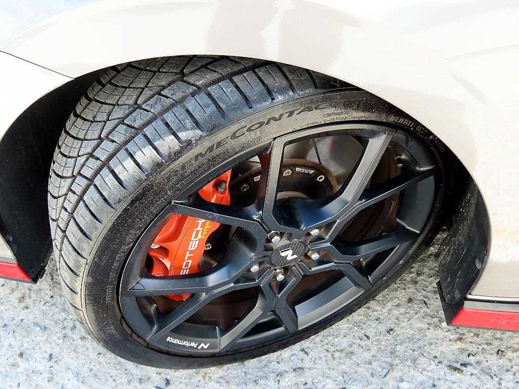 Hyundai Avante — photo 20