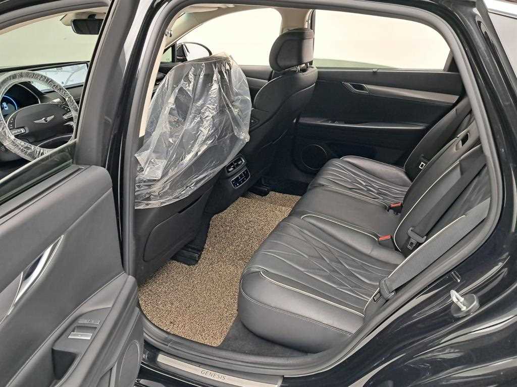Genesis G80 — photo 12