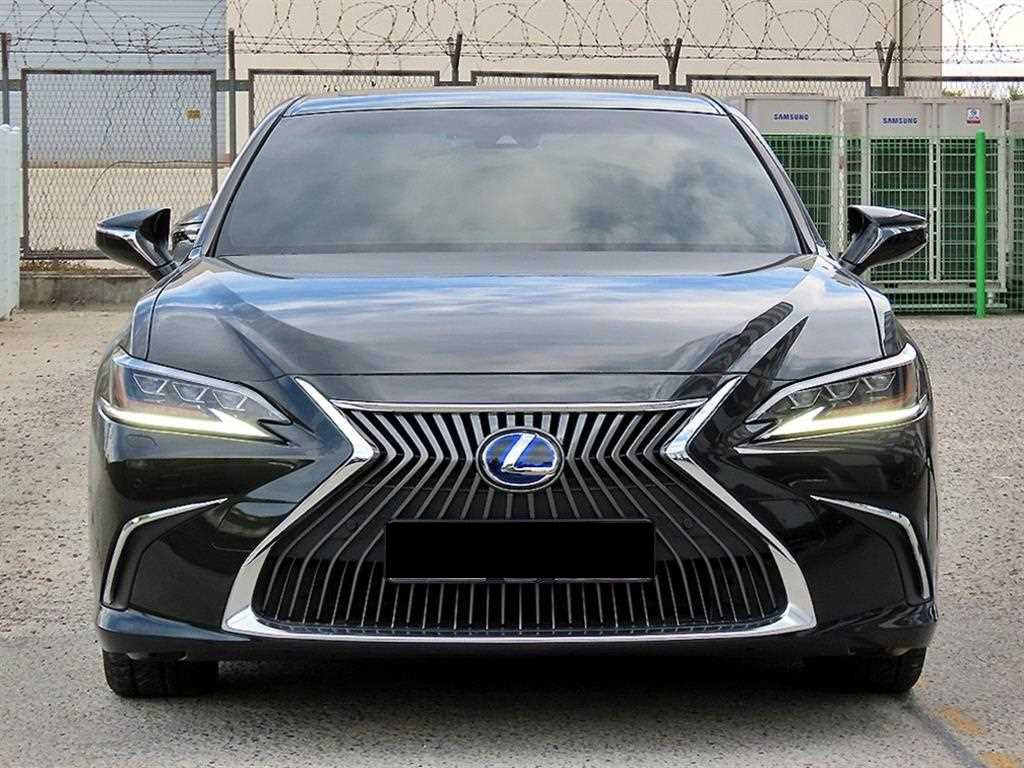 Lexus ES — photo 01