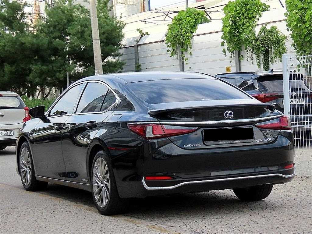 Lexus ES — photo 03