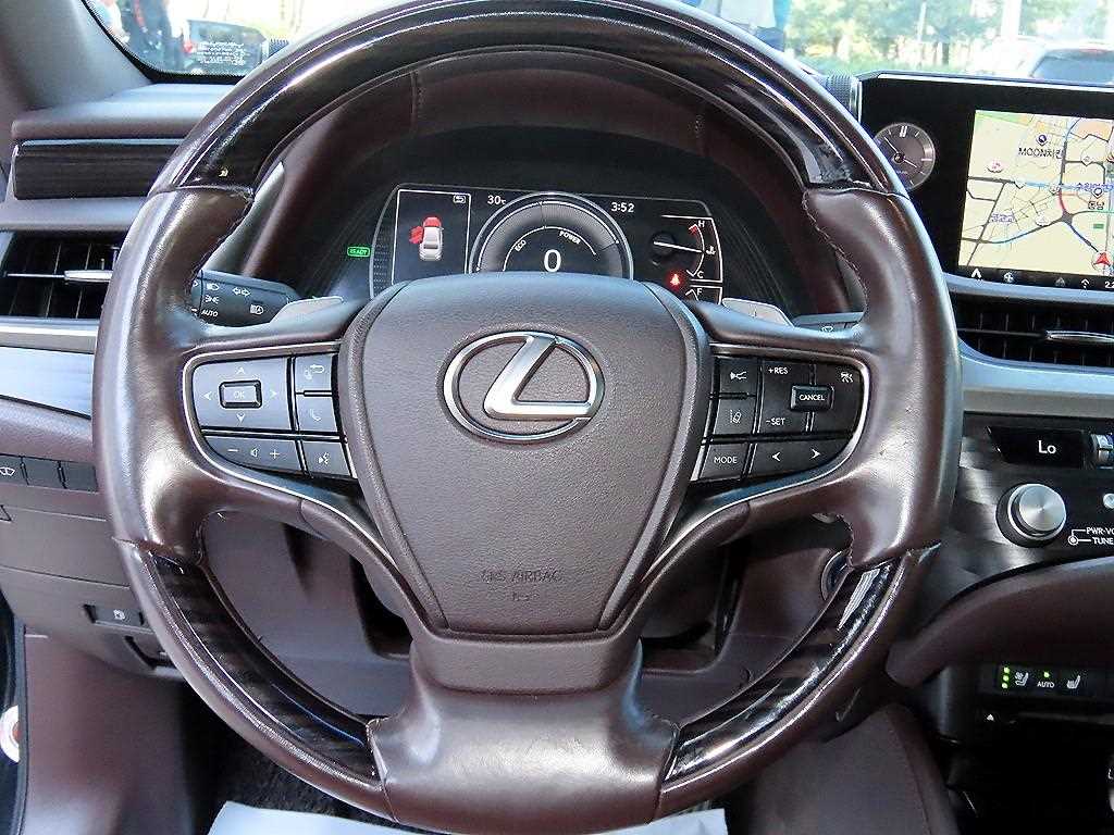 Lexus ES — photo 08