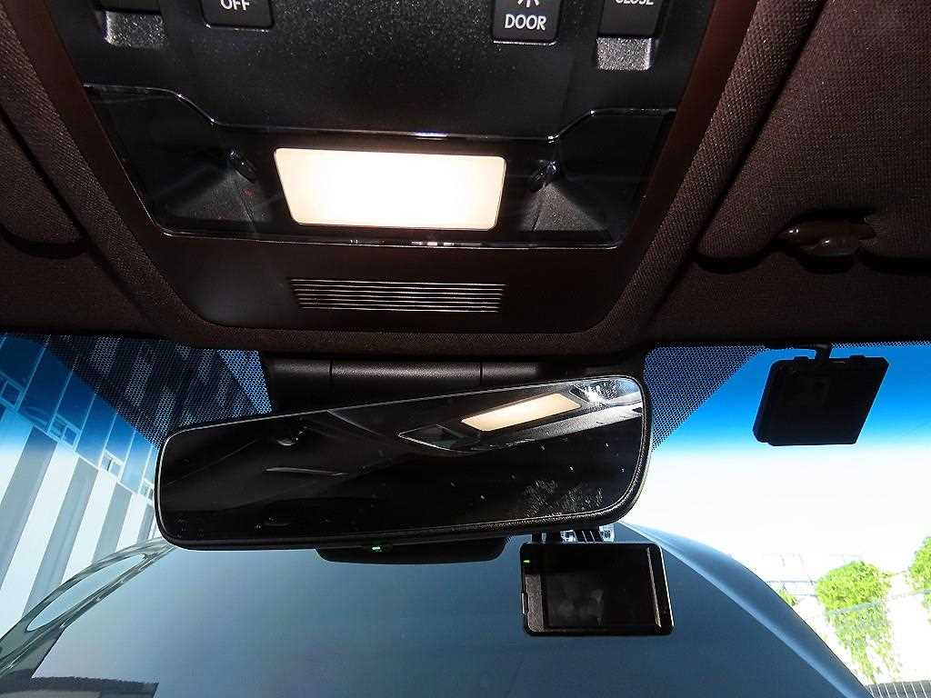 Lexus ES — photo 15