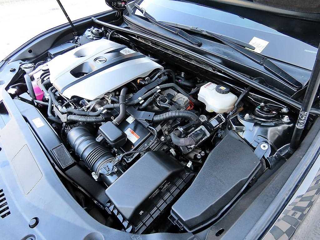 Lexus ES — photo 19