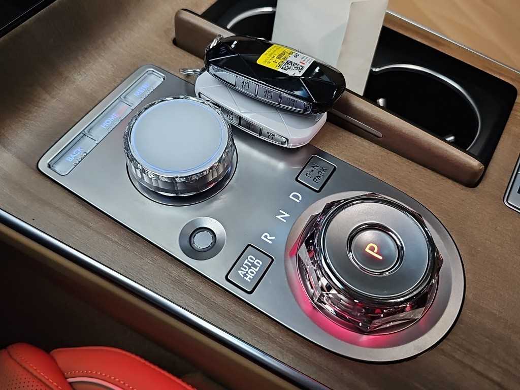 Genesis G80 — photo 08