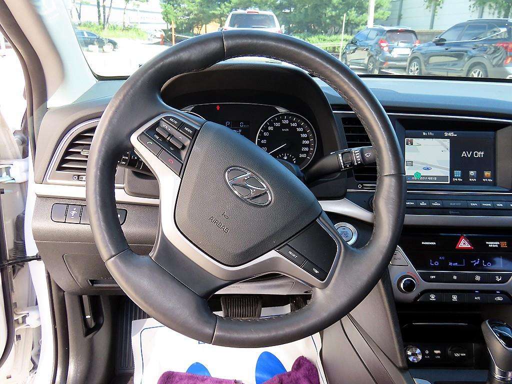 Hyundai AVANTE — photo 08