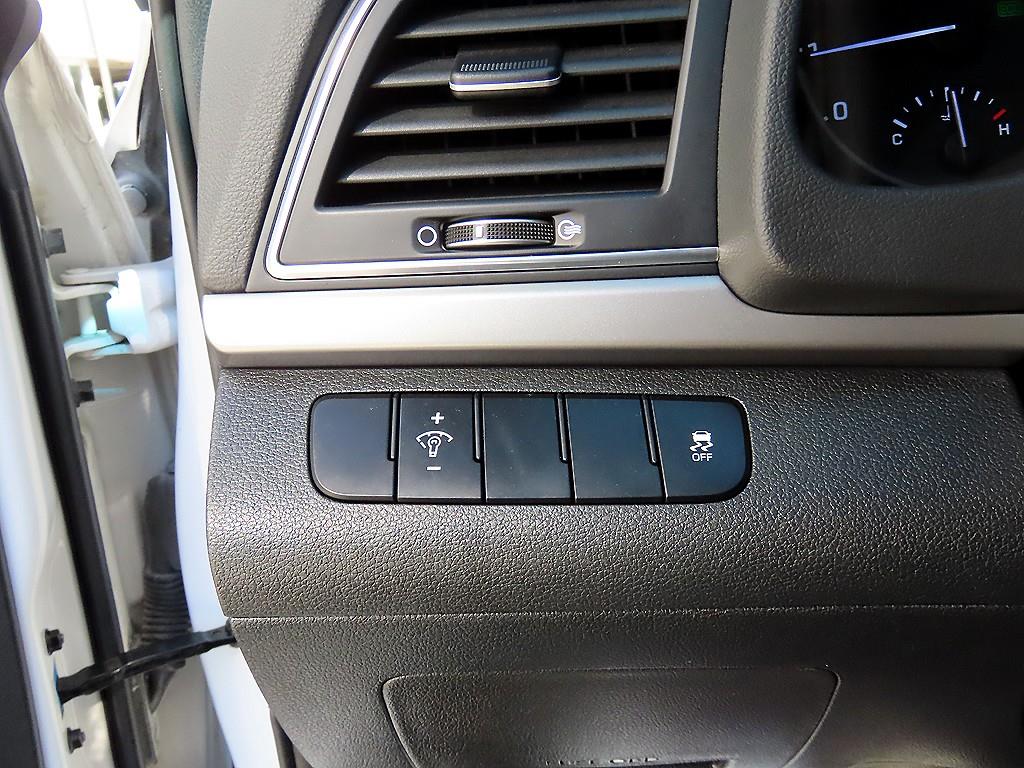 Hyundai AVANTE — photo 12