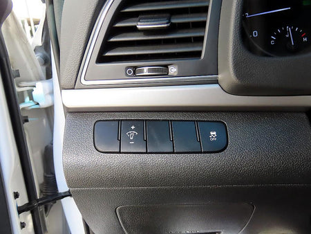 Hyundai AVANTE — photo 12