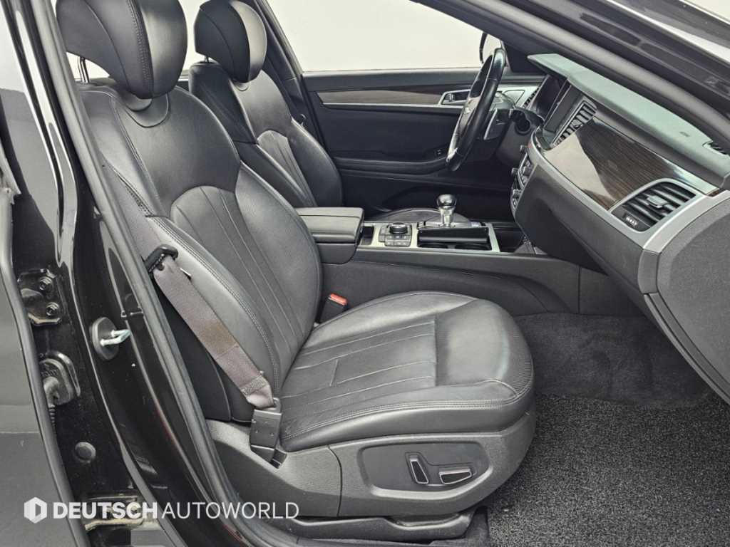 Genesis G80 — photo 10